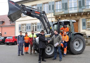 Schlüsselübergabe von Martin Benz an Bürgermeister Peter Wehrle. Foto: Volker Münch