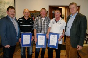 Martin Benz, Petr Hivincev, Matthias Stürwold, Kurt Reimann und Bürgermeister Dirk Blens (von links) Foto: Martin Pfefferle